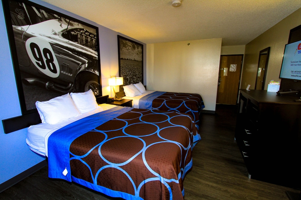 Super 8 by Wyndham Lenexa Overland Park/Mall Area 21/70