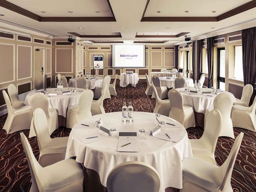 Mercure Livingston Hotel 65/71