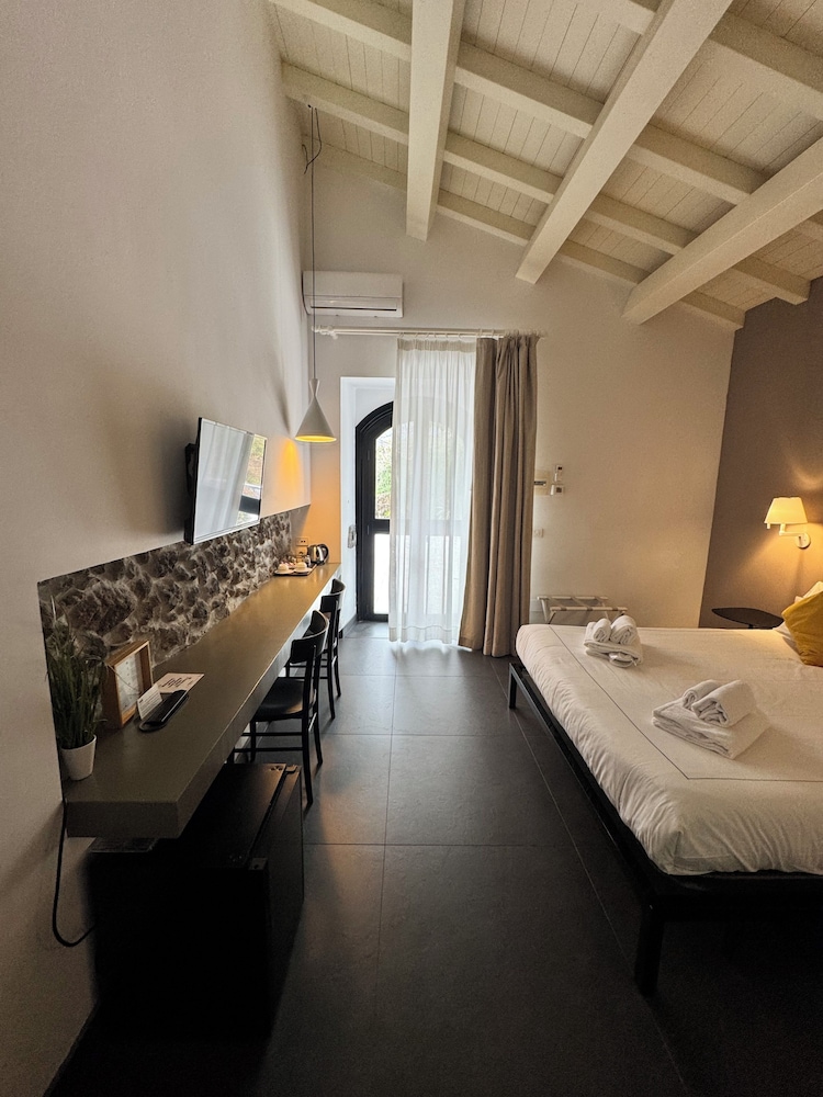 Tale Restaurant & Suite 29/75