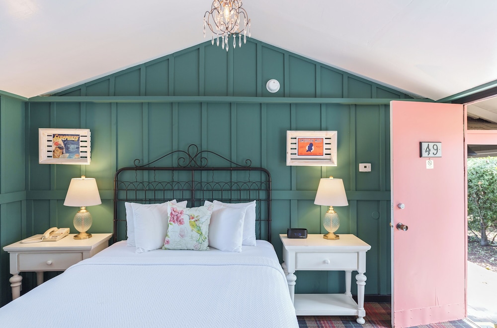 Cottage, Studio, Queen Bed, Kitchenette