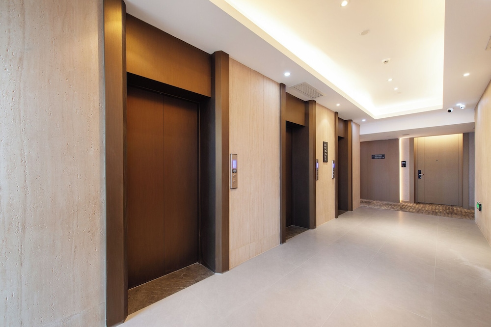 Novotel Wuxi 10/89