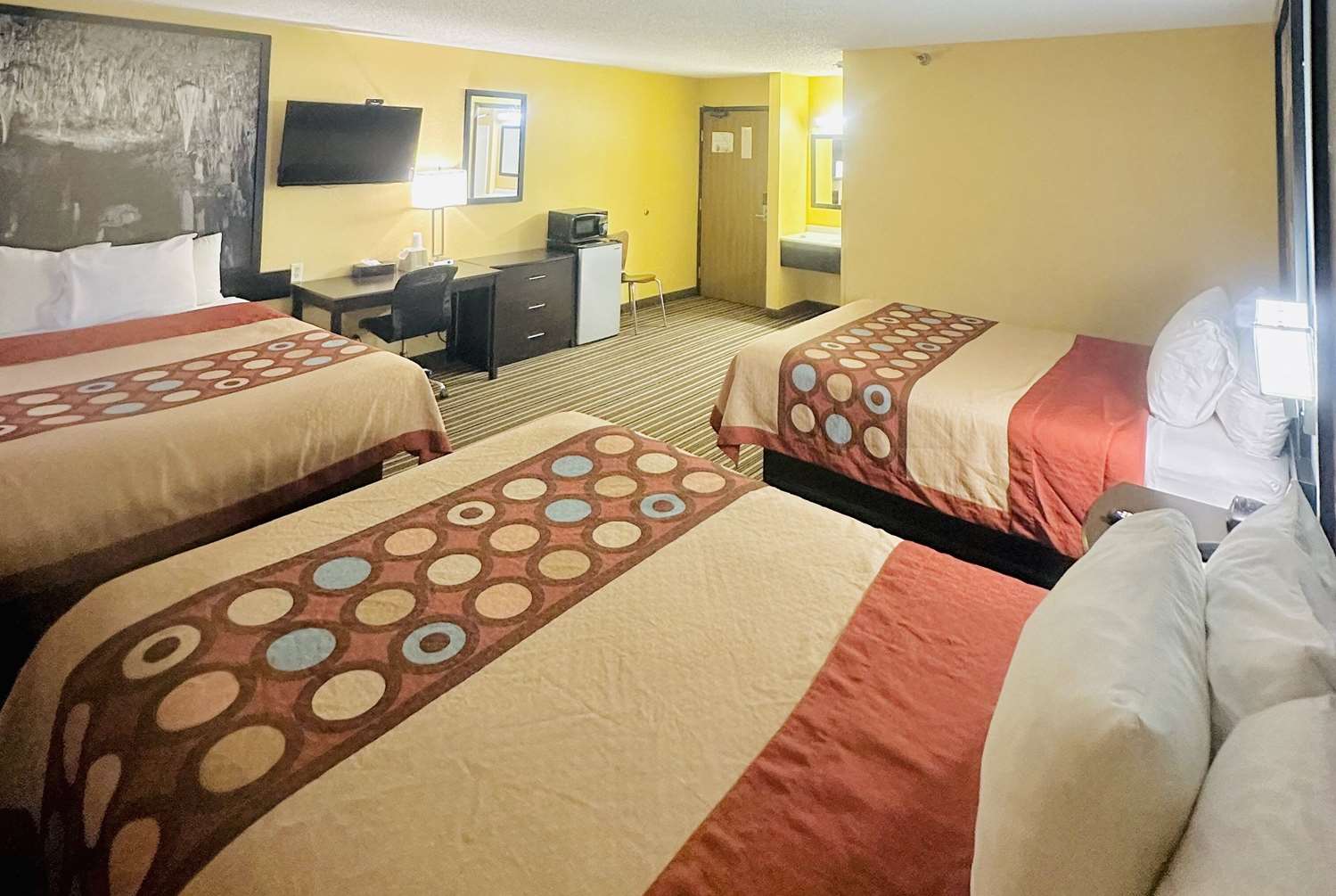 Super 8 by Wyndham Warrenton 5/16