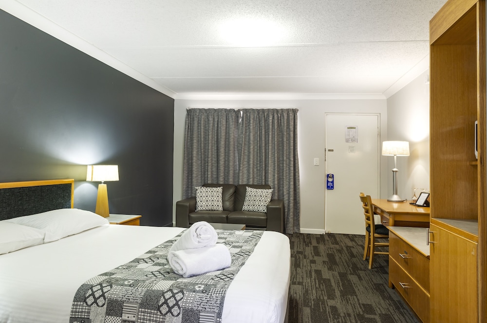 IPSWICH COUNTRY MOTEL 20/49