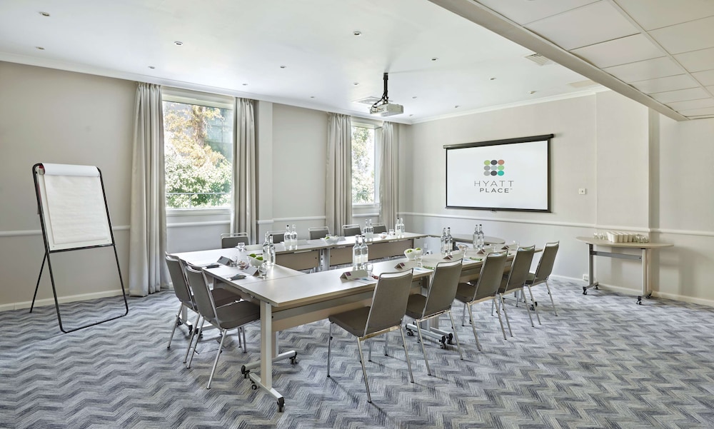 HYATT PLACE LONDON HEATHROW AIRPORT 73/77