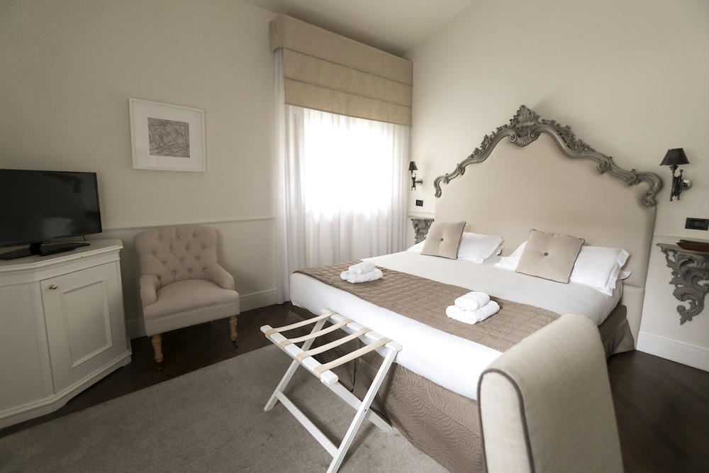 Palazzo Lorenzo Hotel Boutique 61/69