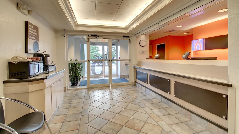 Motel6 Springfield, IL 10/50