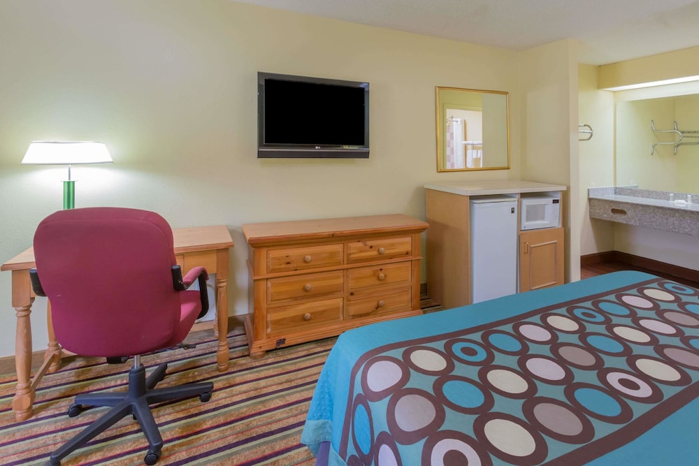 Super 8 by Wyndham Norcross/I-85 Atlanta 10/21