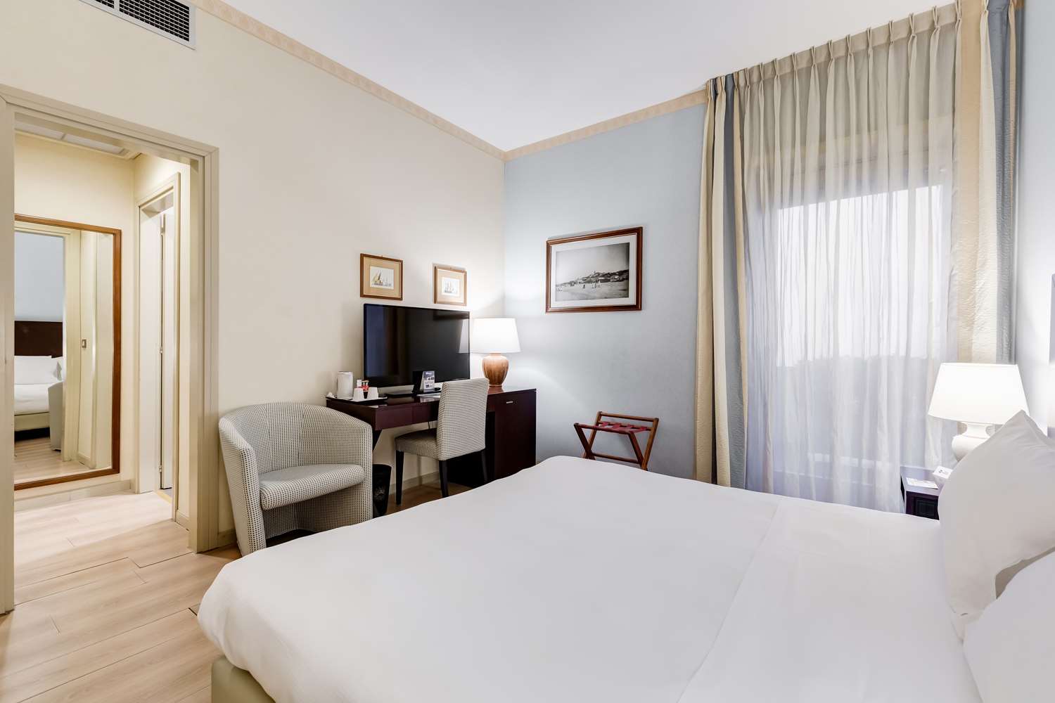Standard, Queen Bed