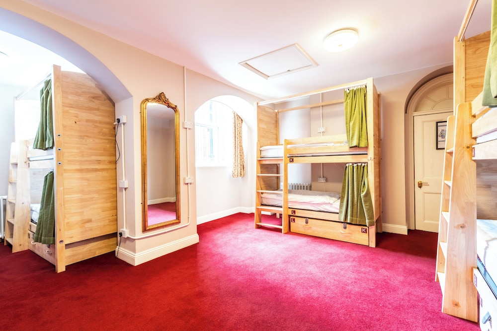 MIXED DORM, 8 BEDS