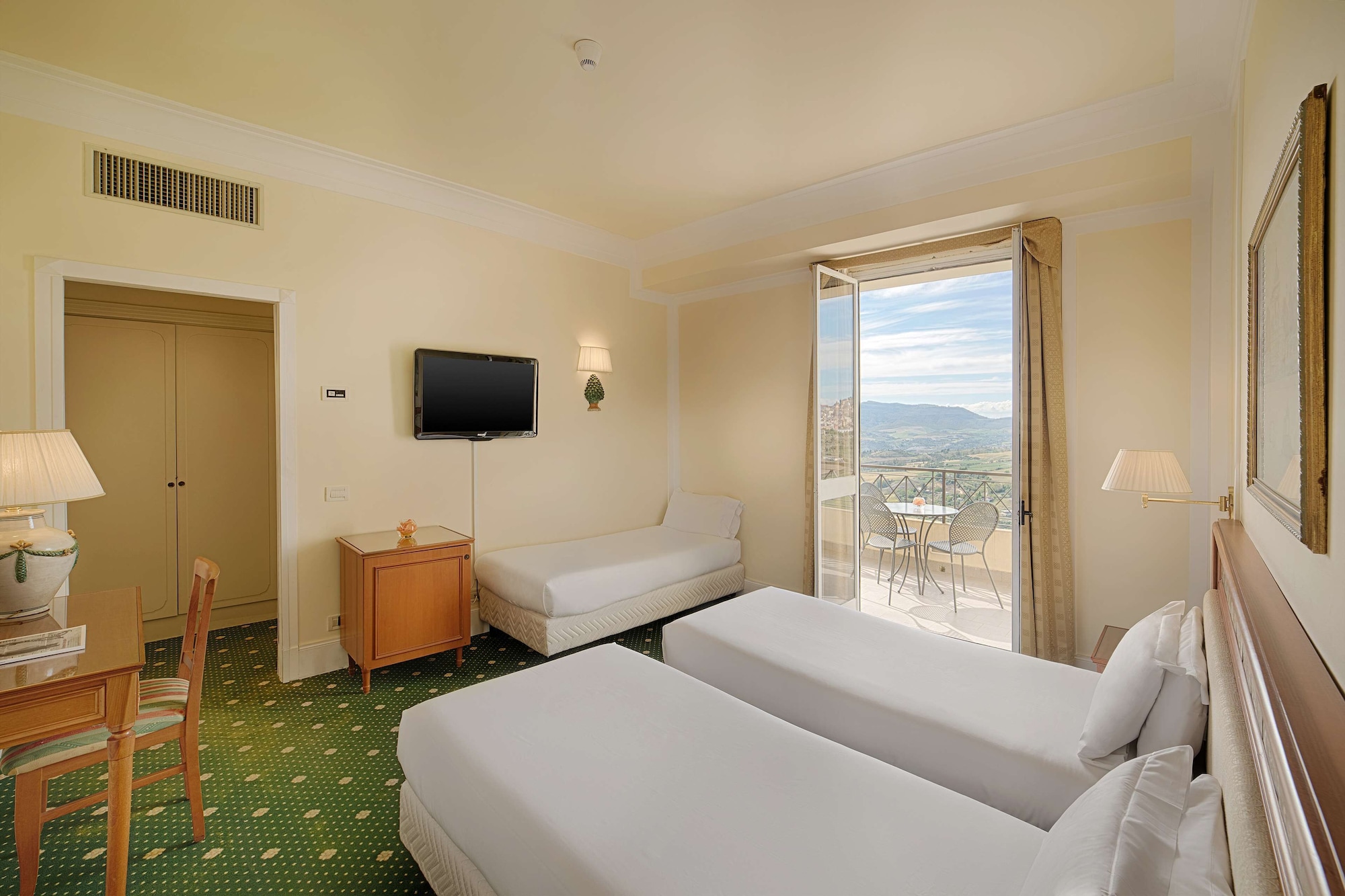 Familiy Triple Room with Terrace