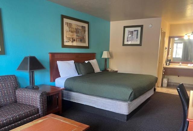 استوديو بسرير كينج، Claridge Inn 2/10