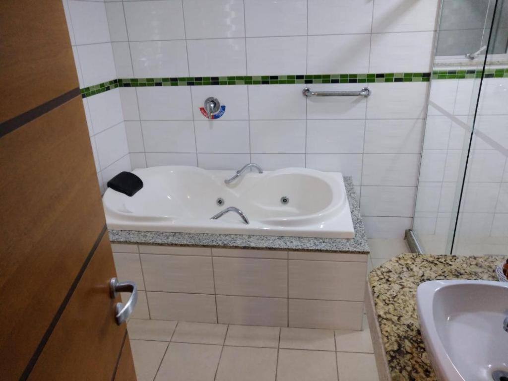 HOTEL BRISA TROPICAL DE MACAE 51/56