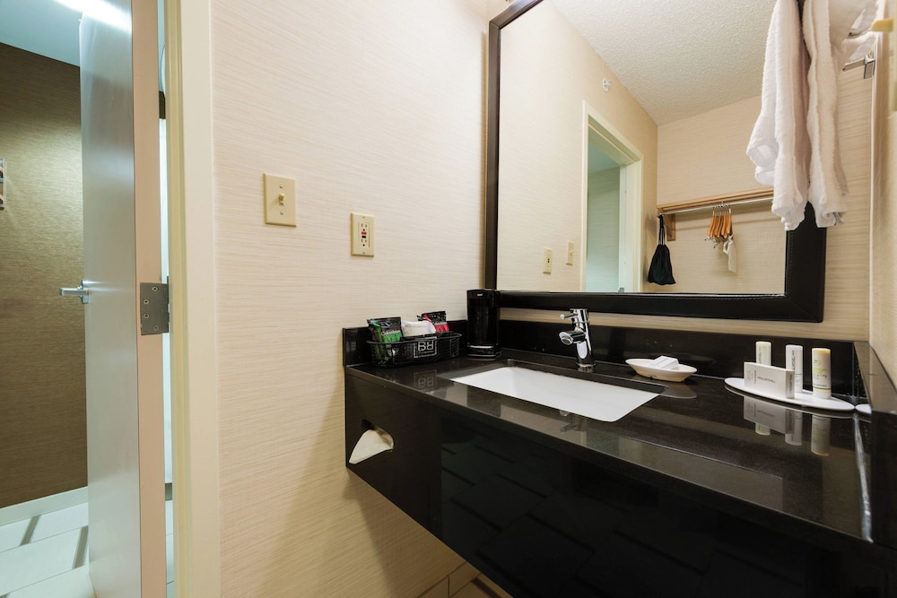 Fairfield Inn Suites By Marriott Ft Myers Cape Coral 48/50