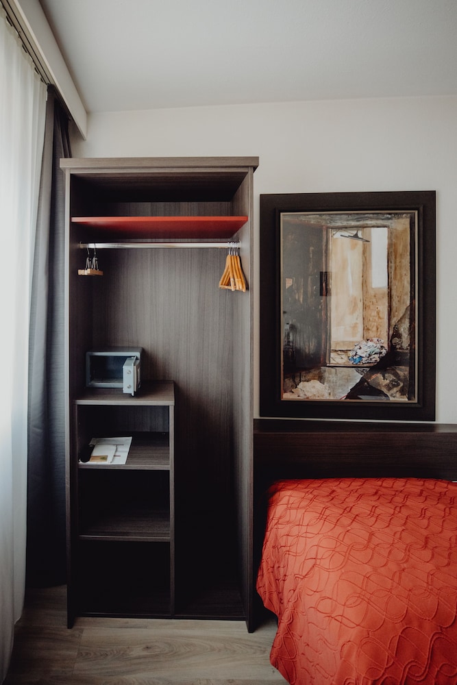 غرفة كومفورت مفردة بسرير فردي، art & business hotel Nurnberg 4/8