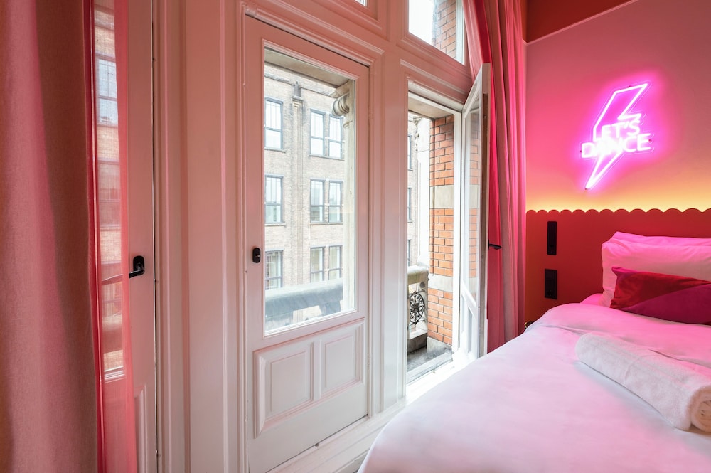 DELUXE, DOUBLE OR TWIN BED, BALCONY