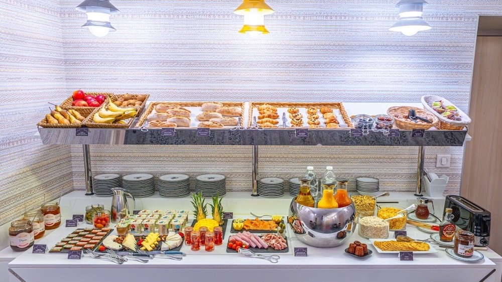 restaurant cafeteria