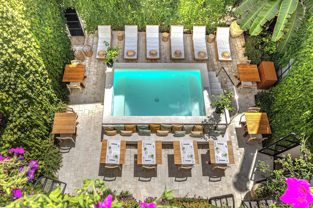 Casa Nostra Boutique Hotel 41/50