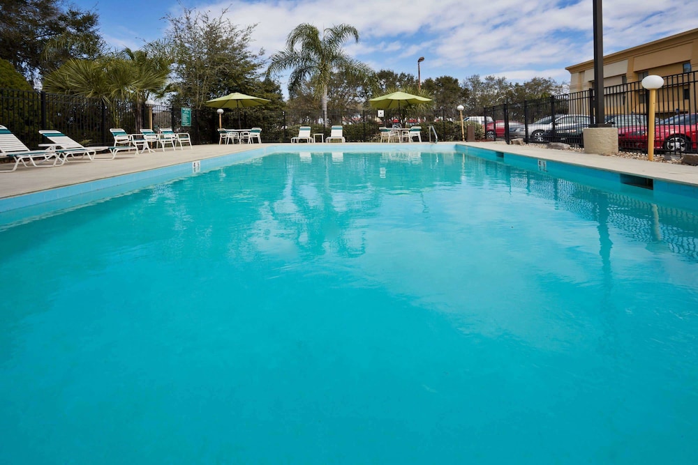 La Quinta Inn & Suites by Wyndham Tampa Fairgrounds - Casino 5/43