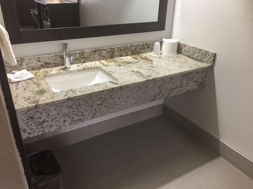 Motel6 Burnsville, MN 43/46