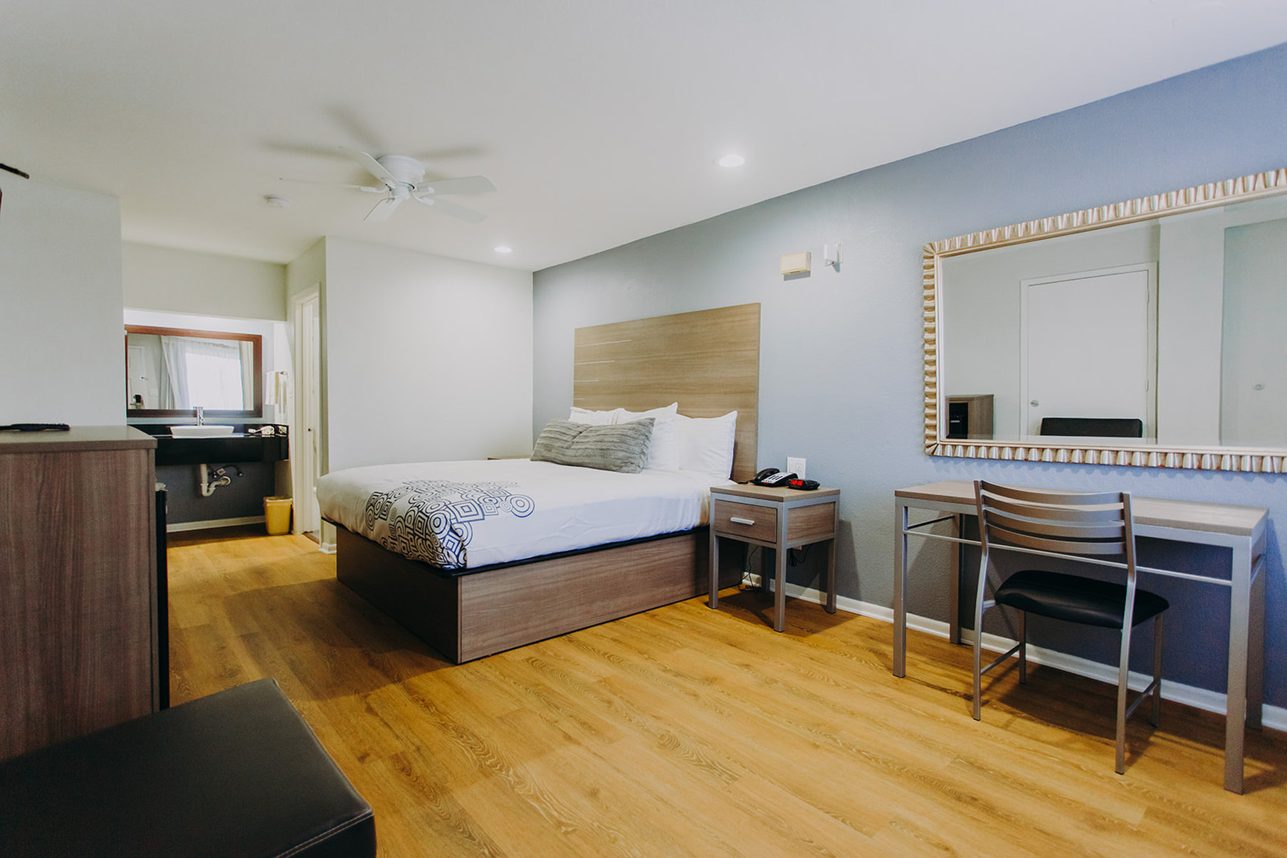 Passport Inn 25/54