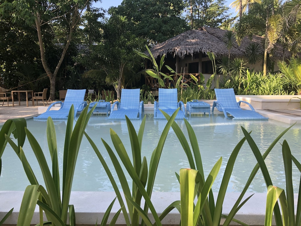 El Nido Mahogany Beach 6/70