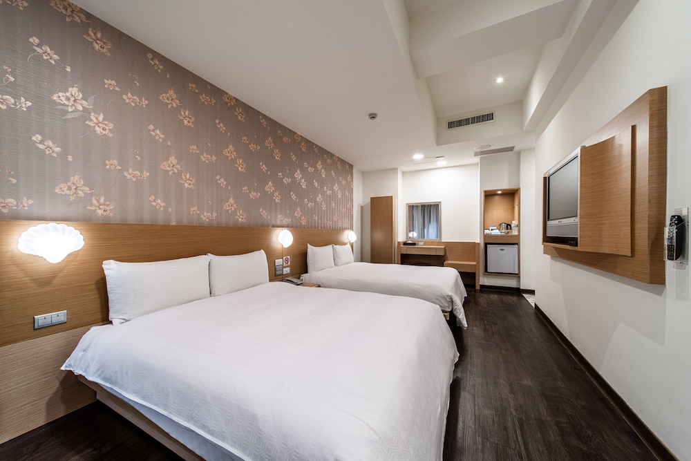 STANDARD, QUADRUPLE, 2 DOUBLE BEDS