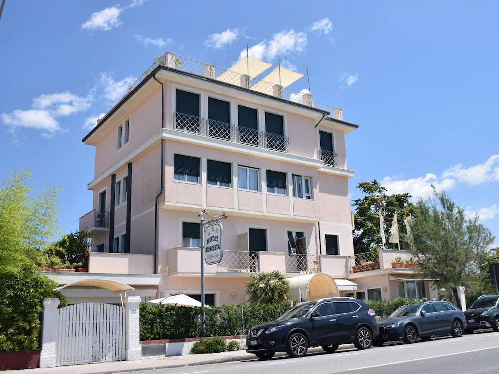 Bencista Hotel 3/46