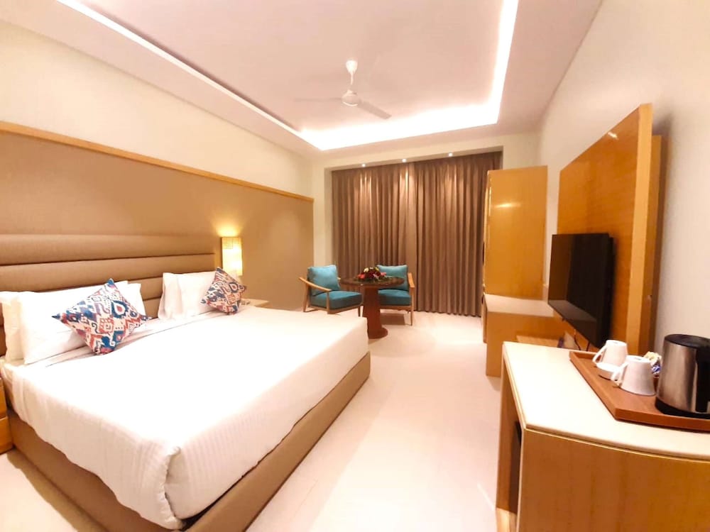 Shyama Sarovar Portico 16/64