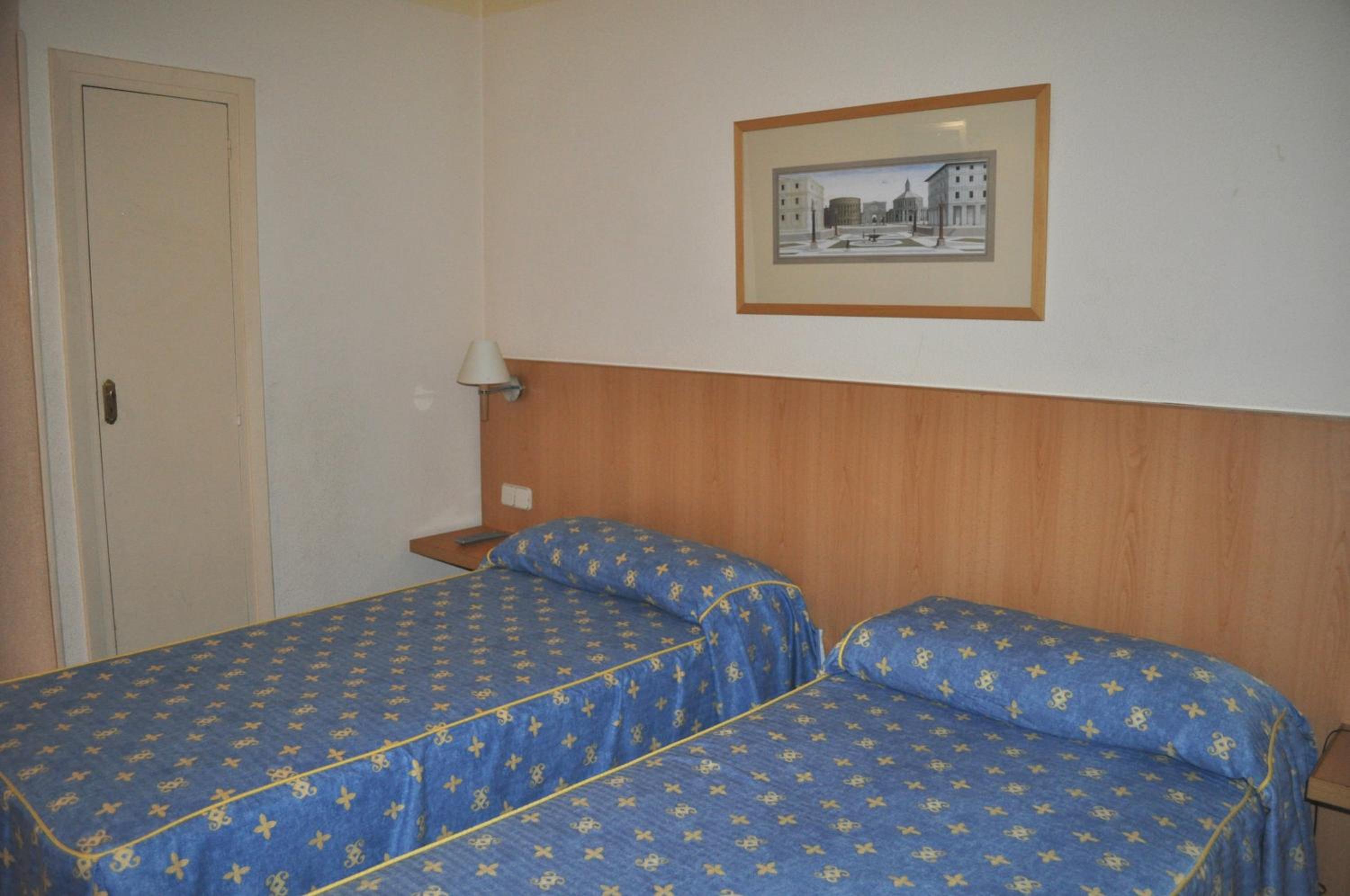 غرفة ثلاثية، Hotel Espana 3/5