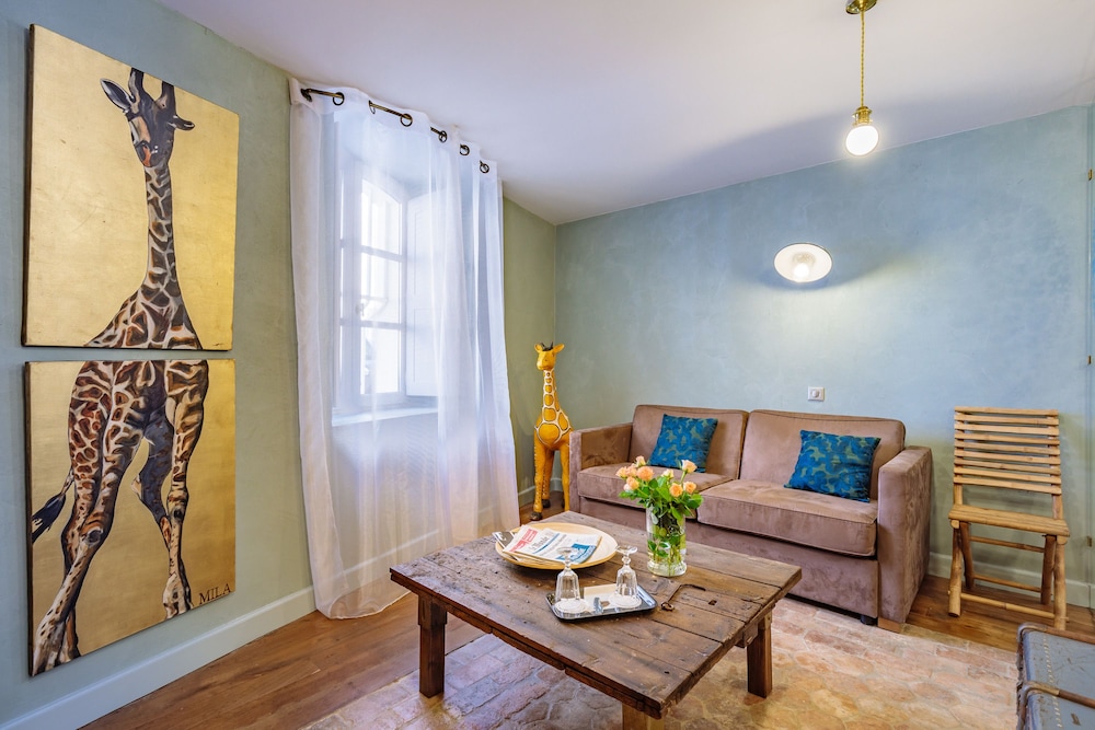 Hotel La Suite 42/75