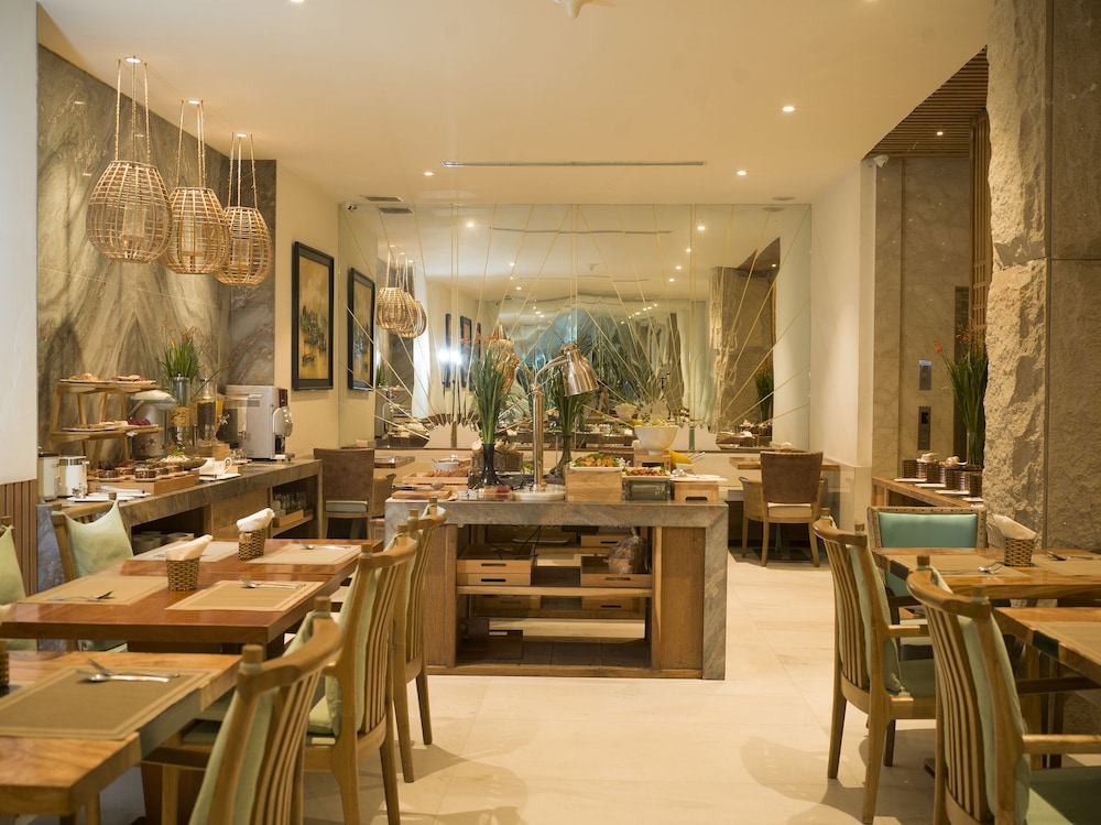 A&Em Art Hotel 54/66