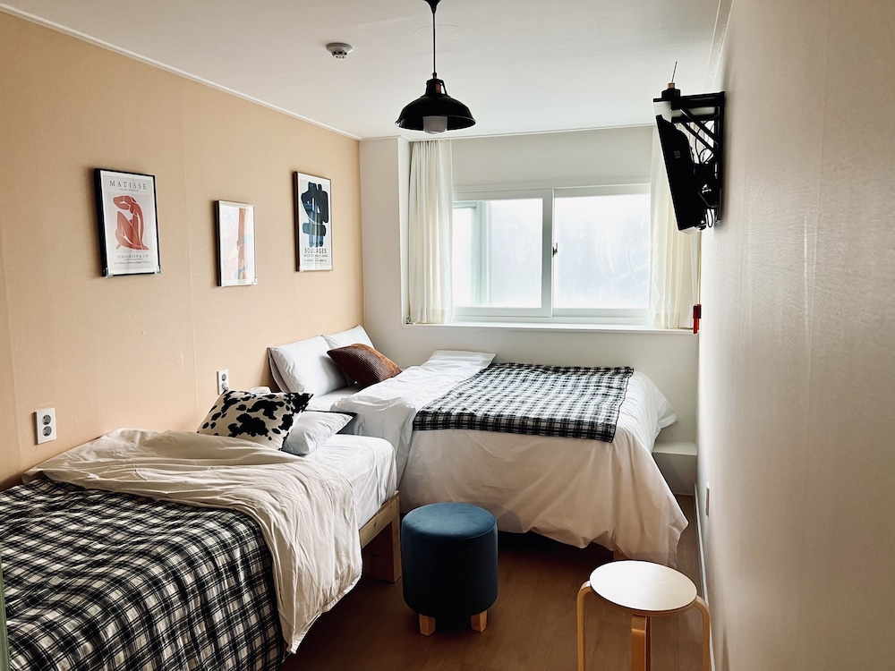 DELUXE, TWIN BEDS