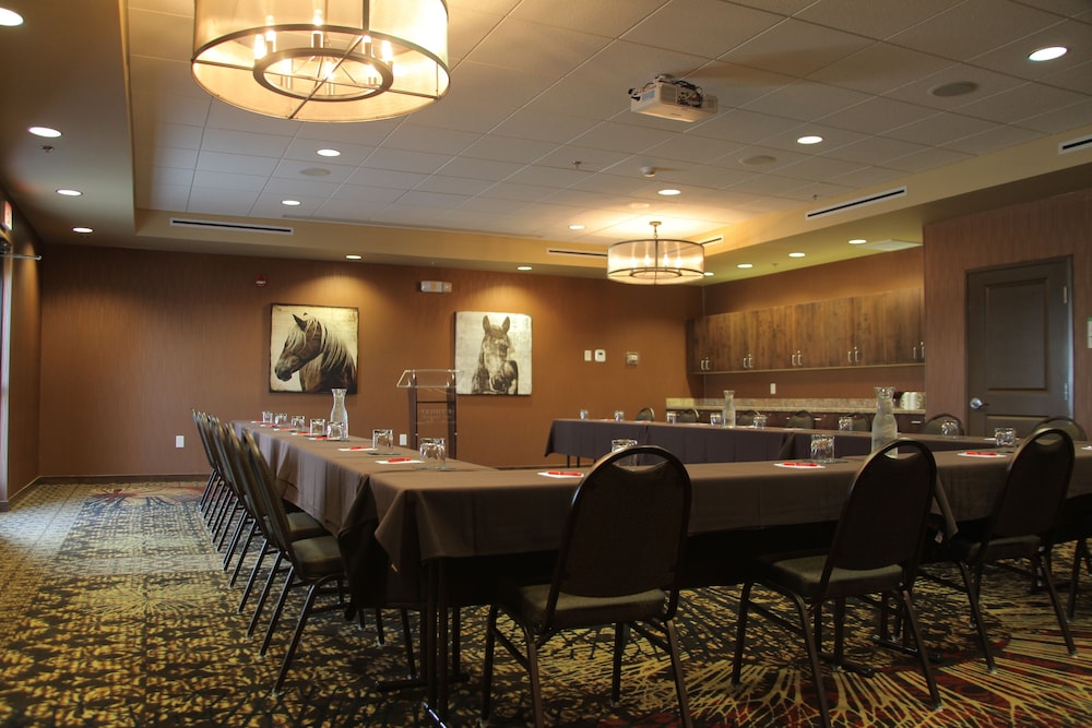 Teddy Apos S Residential Suites Watford City 39/56