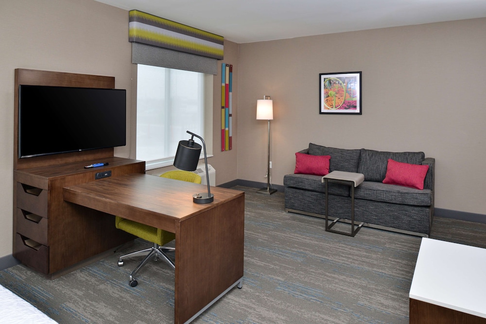 Hampton Inn Suites Adrian Mi 36/52