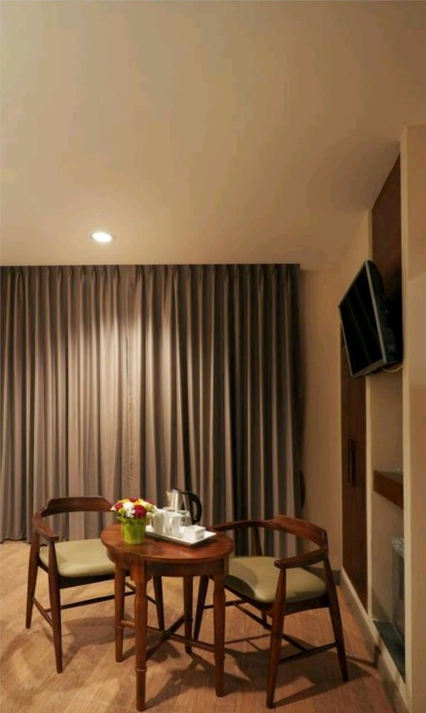 The Mangrove Hotel 40/51