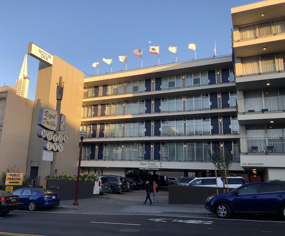 Royal Pacific Motor Inn 49/59