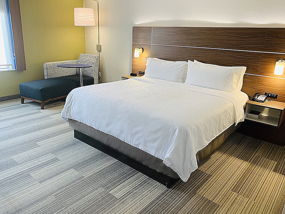 HOLIDAY INN EXPRESS & SUITES MOORE 21/75