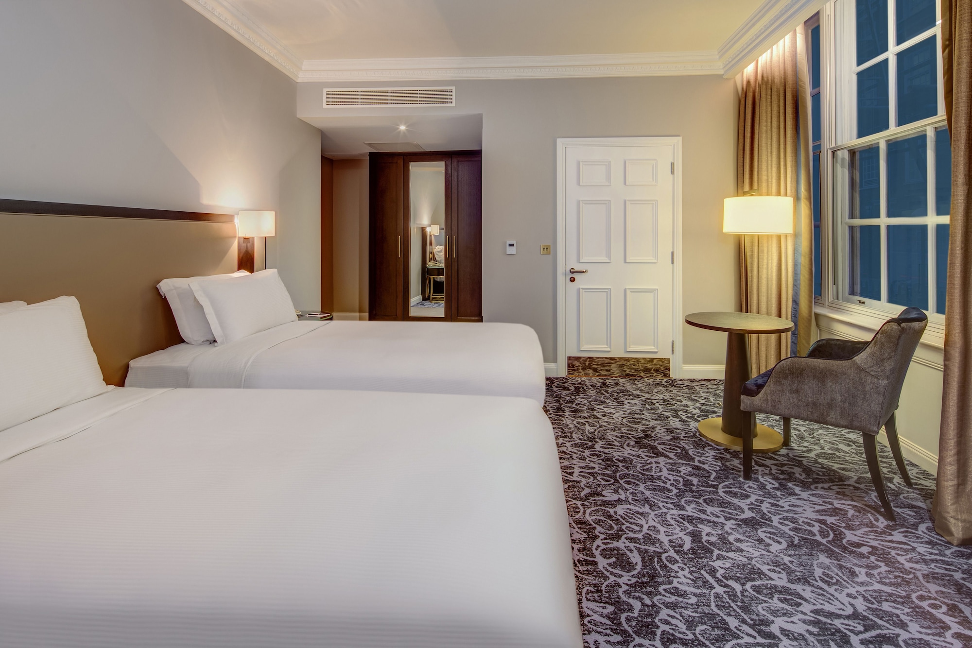ROOM, TWIN BEDS