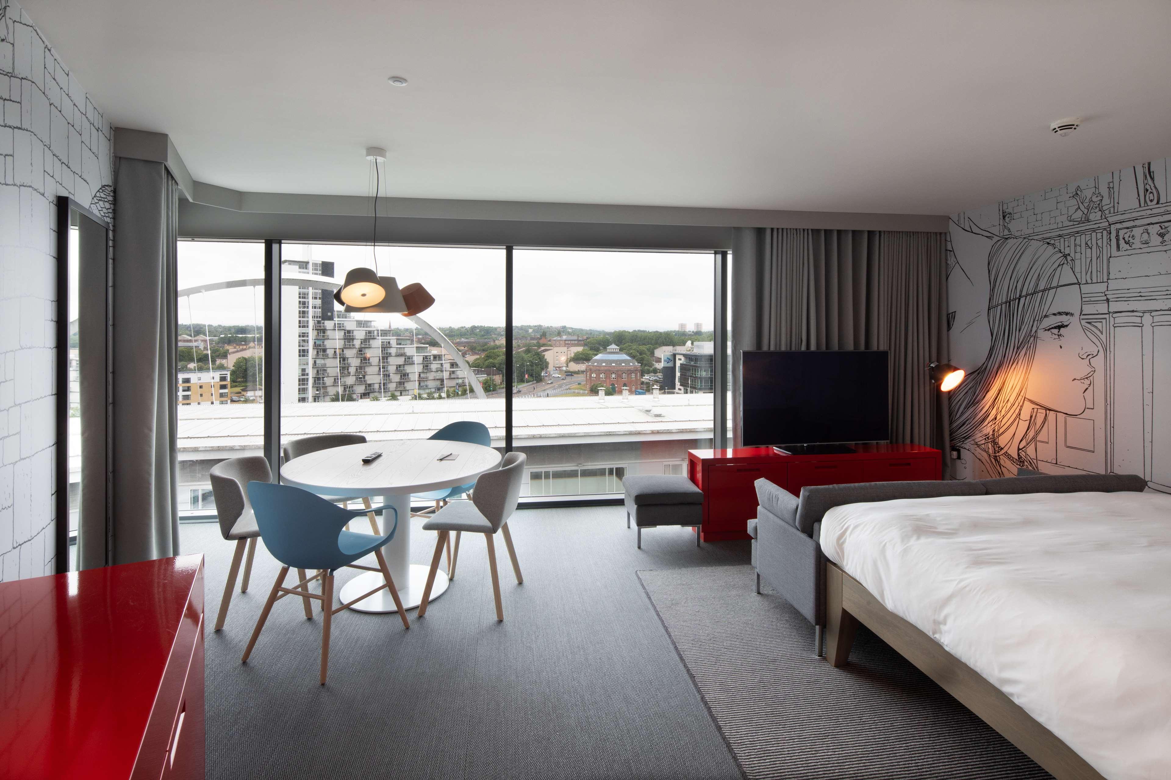 Superior, Hydromassage، Radisson Red Glasgow 6/8