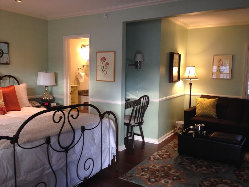 Apple Farm Inn 46/65