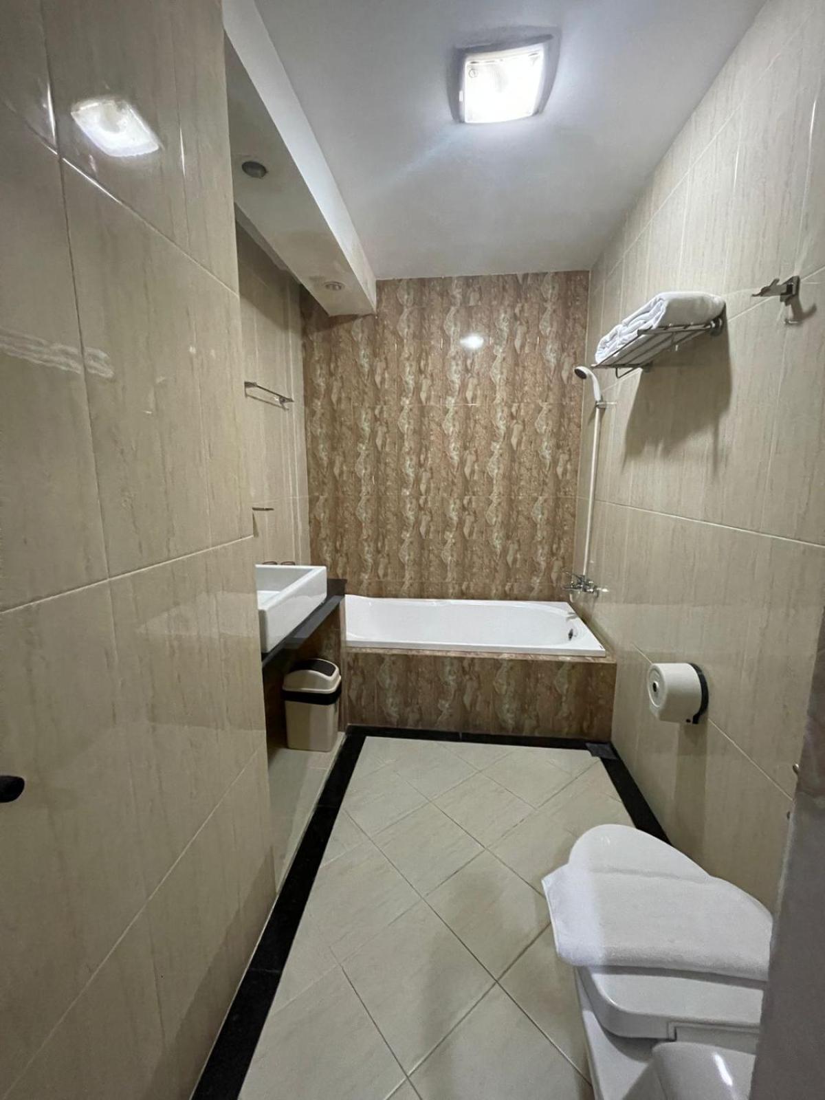 Grand Buana Lestari Hotel 34/35