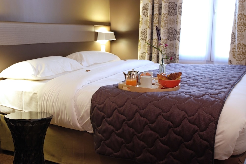 Hiro Hotel 11/52