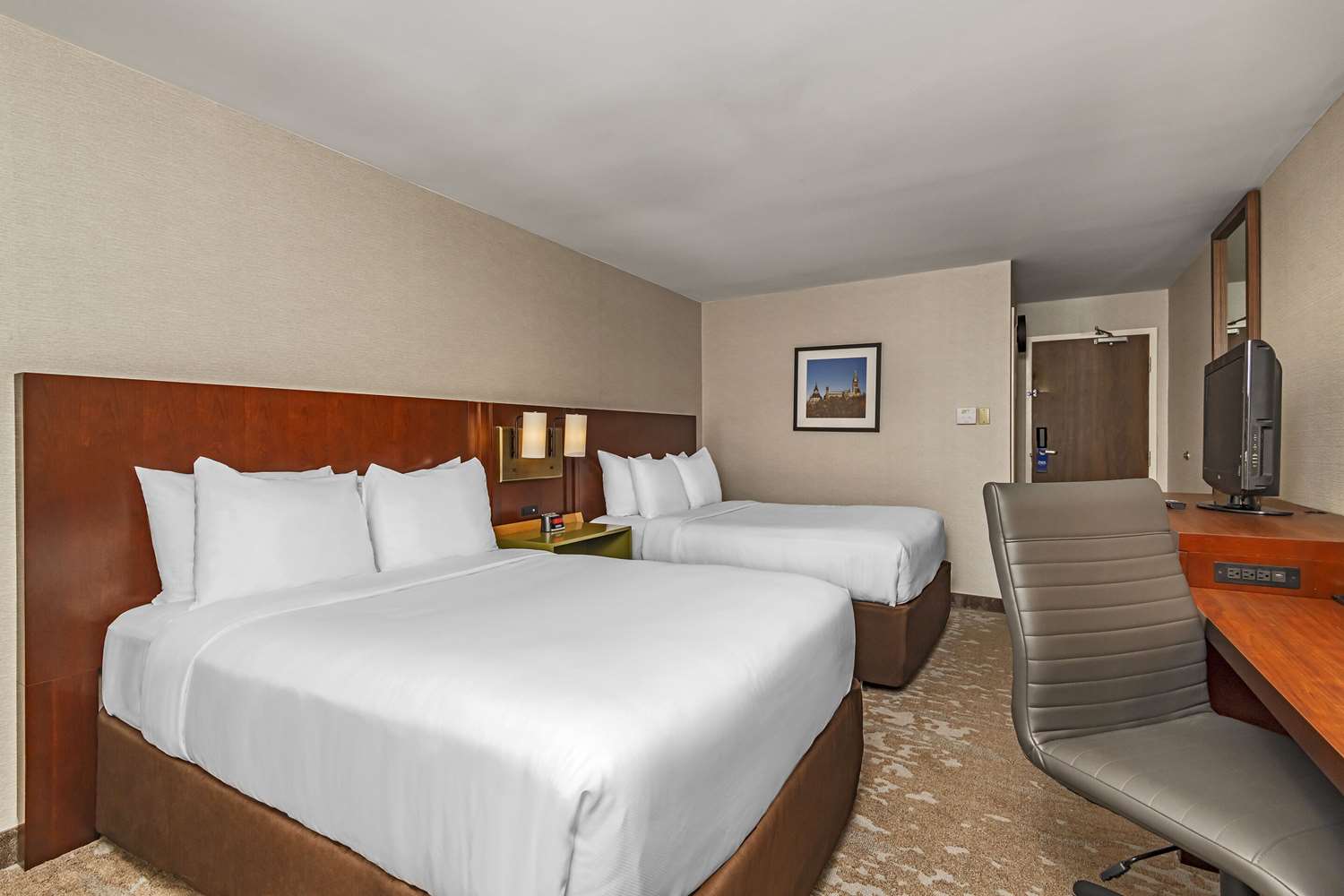 Upgrade, 2 Queen Beds, Comfort Inn Cambridge - Highway 401 4/6
