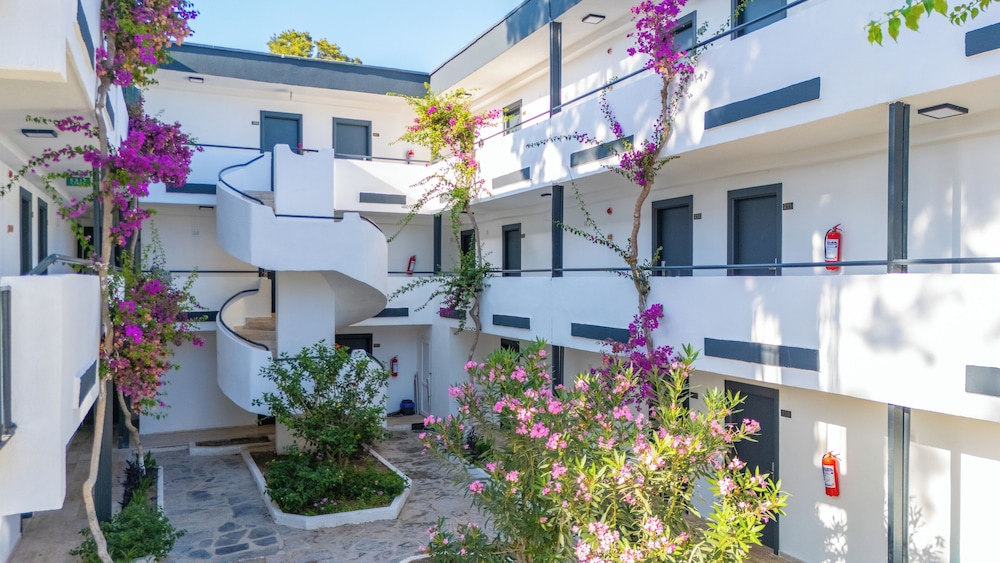 Ladonia Hotels Luna Beach Resort 40/61