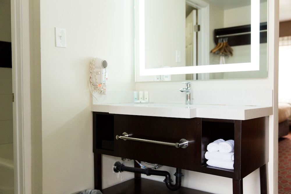 Quality Inn & Suites Goodyear - Phoenix West 21/42