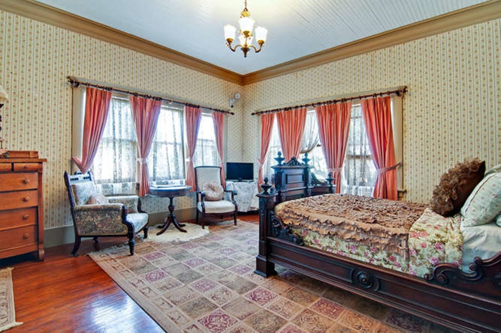 Manoa Valley Inn 11/60