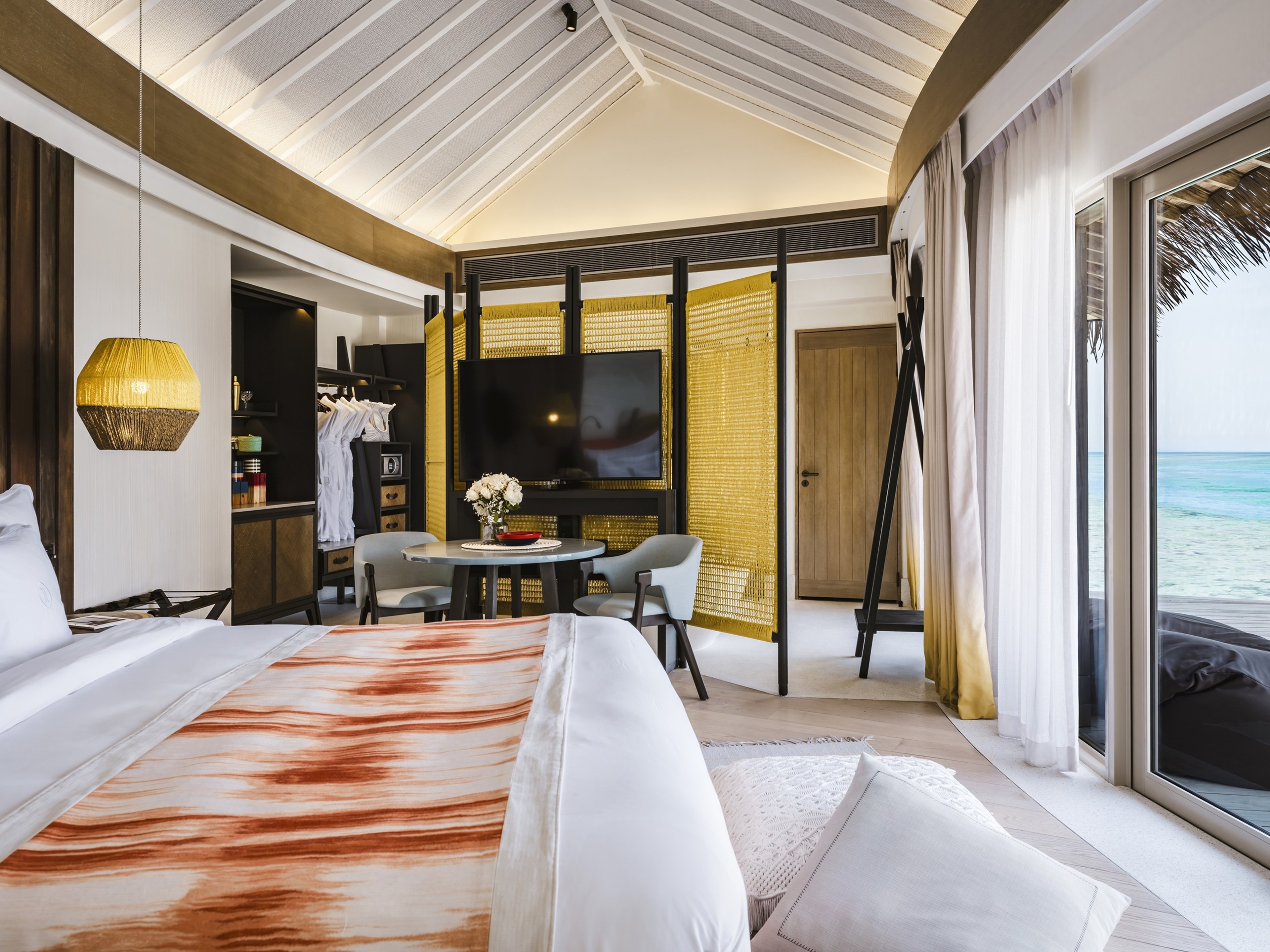 Intercontinental Hotels Maldives Maamunagau Resort 12/55