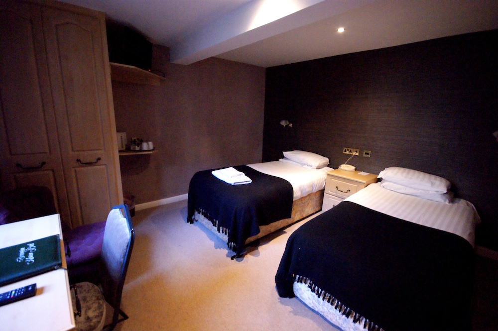 Donington Manor 27/50