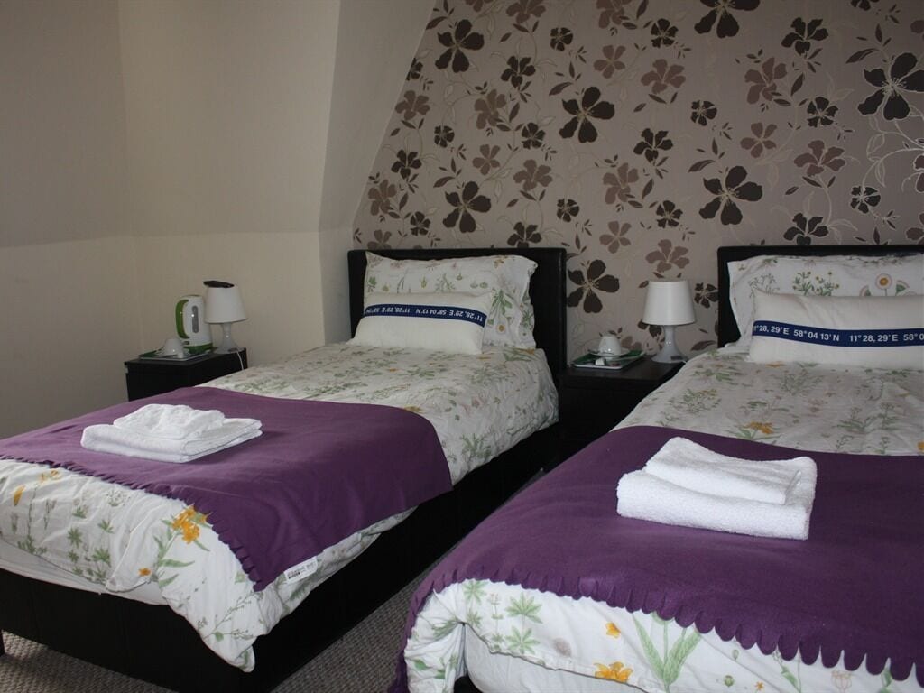 Basic, Twin Beds, External Bathroom, Private Bathroom