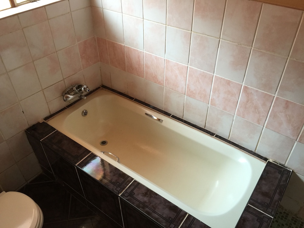 Woodlands Lodge & Tours 49/50